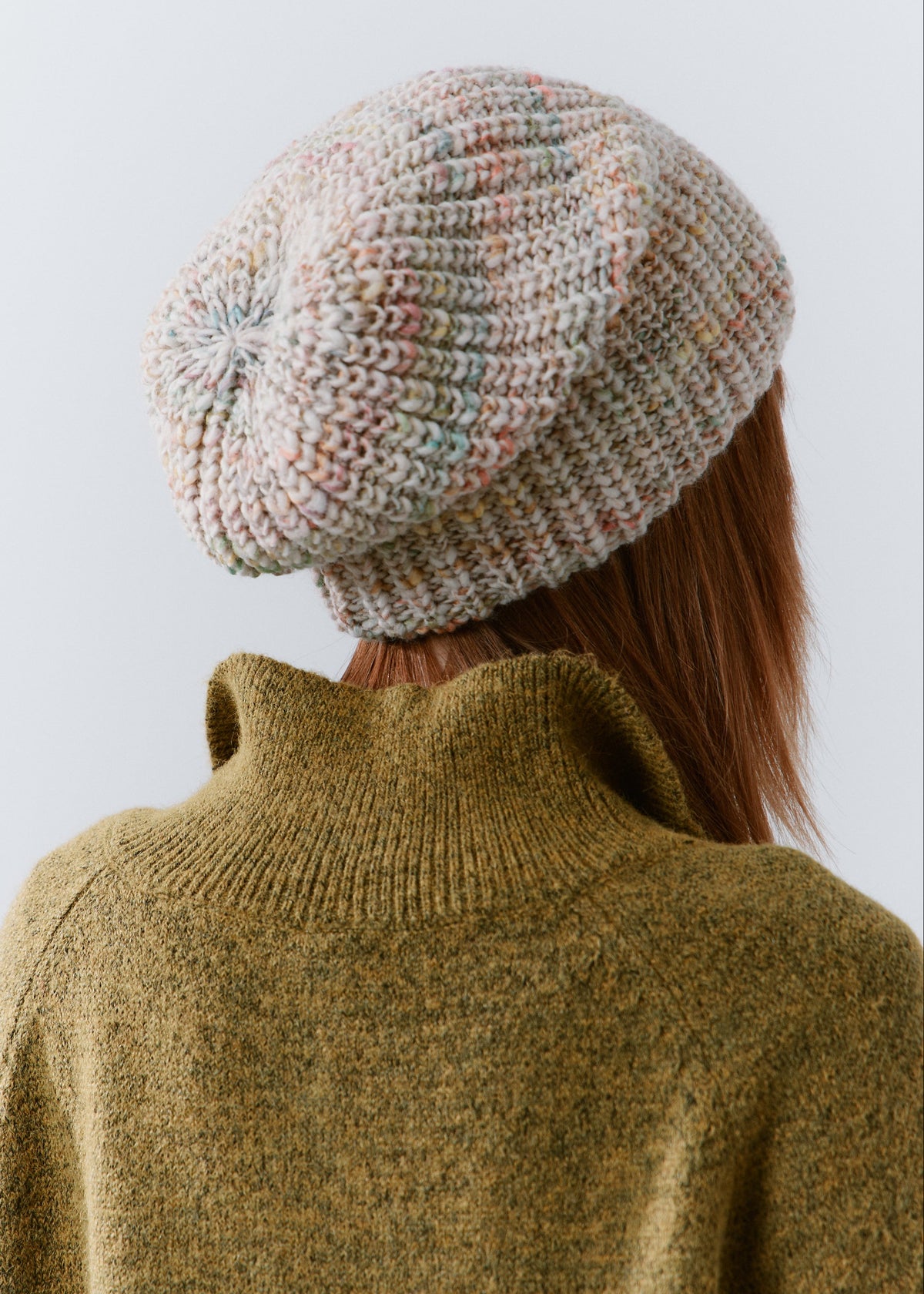 London Snowdrop knit beanie: Back view of the gathered crown