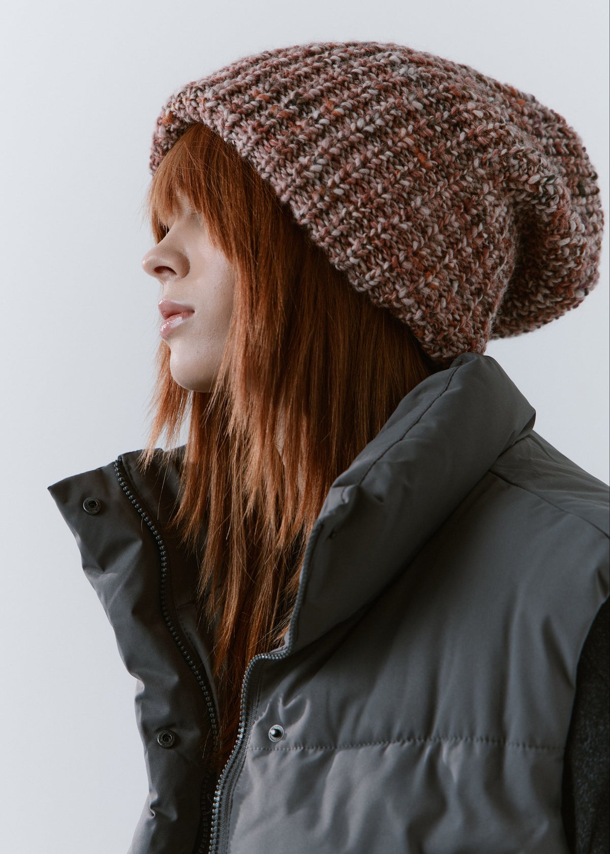 London Rose knit beanie: Side profile of the mixed knit