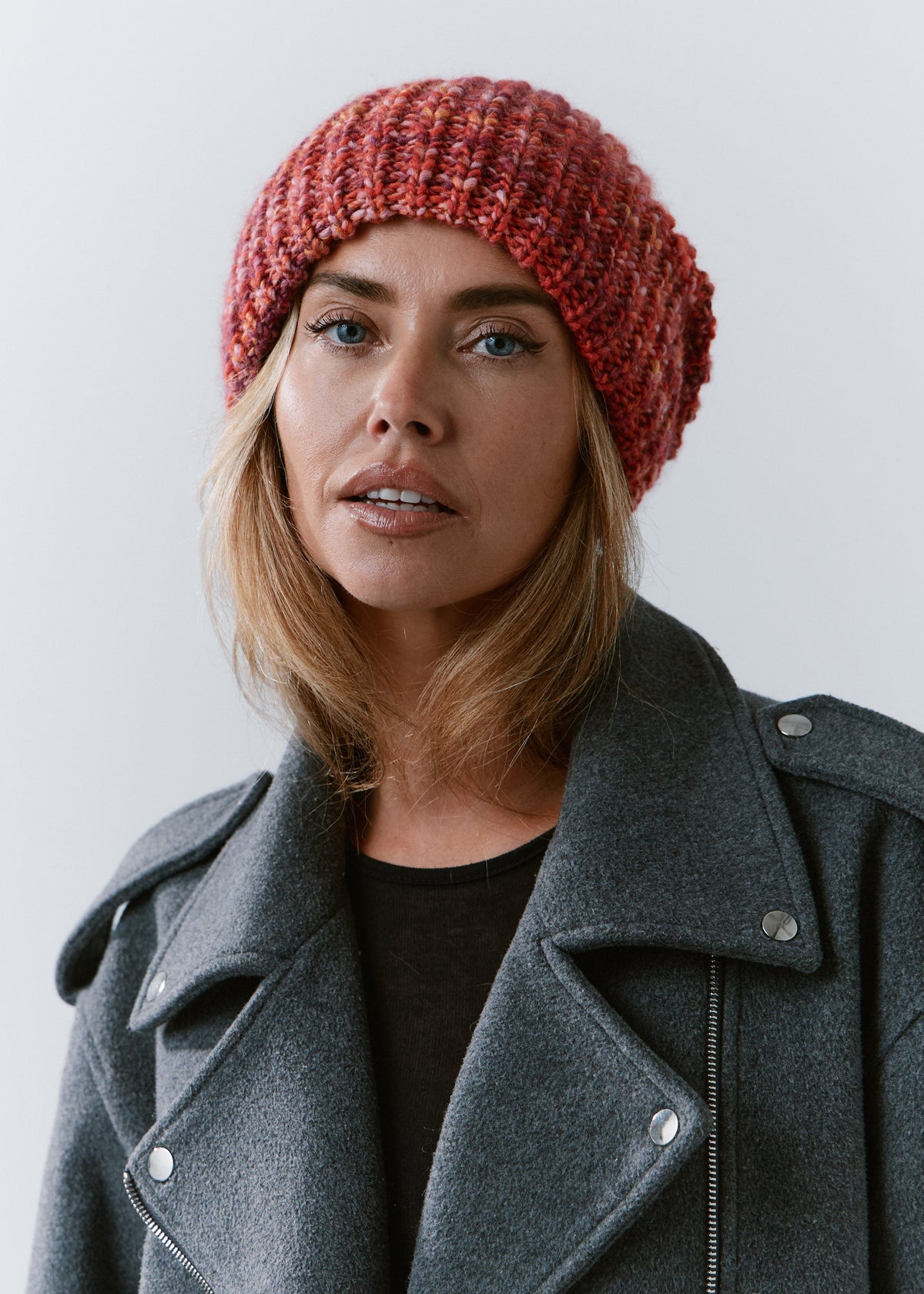London Red knit beanie: Front portrait