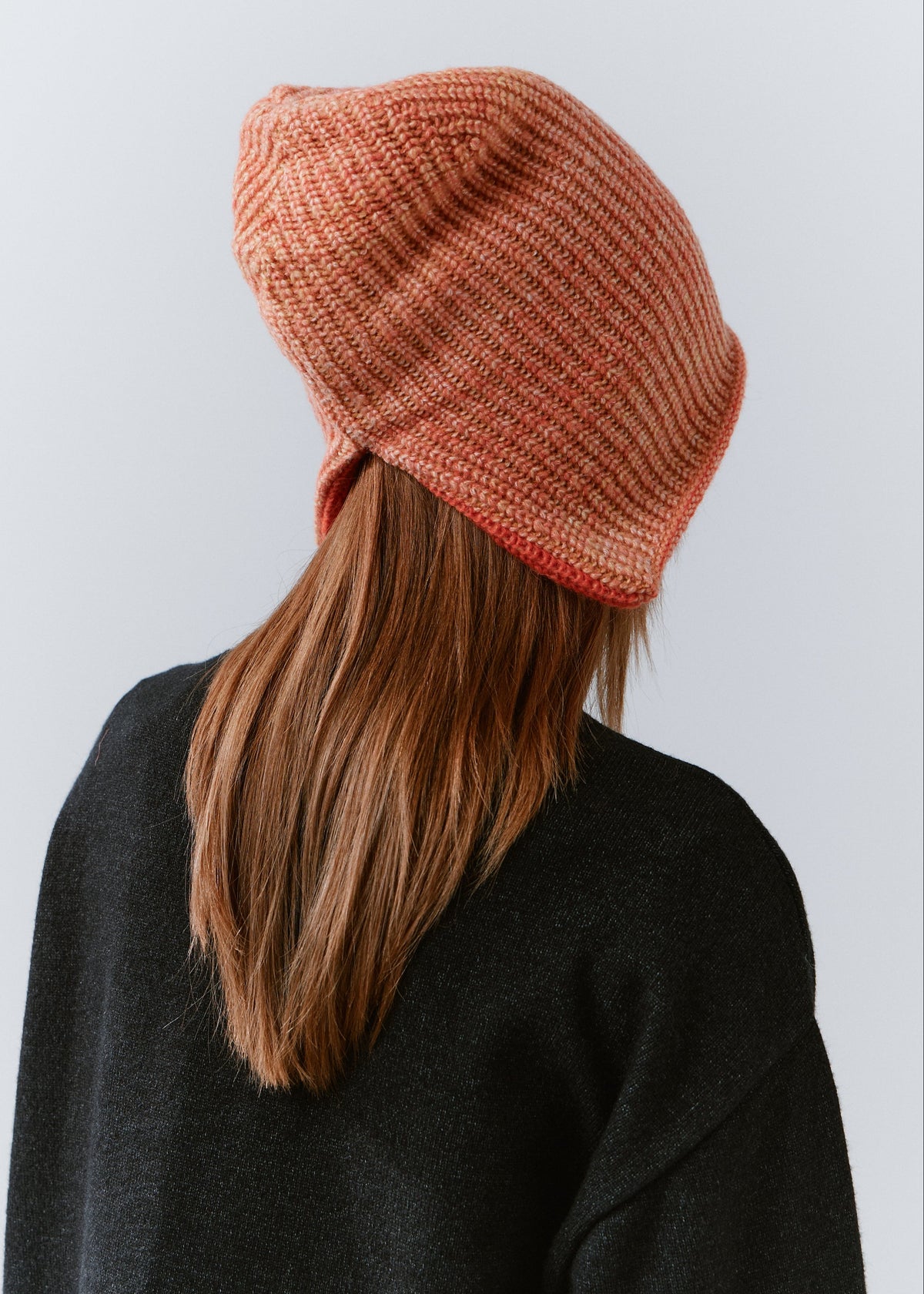 Lisse Orange & Red reversible wool beanie: Rear three-quarter view showing double-layer knit