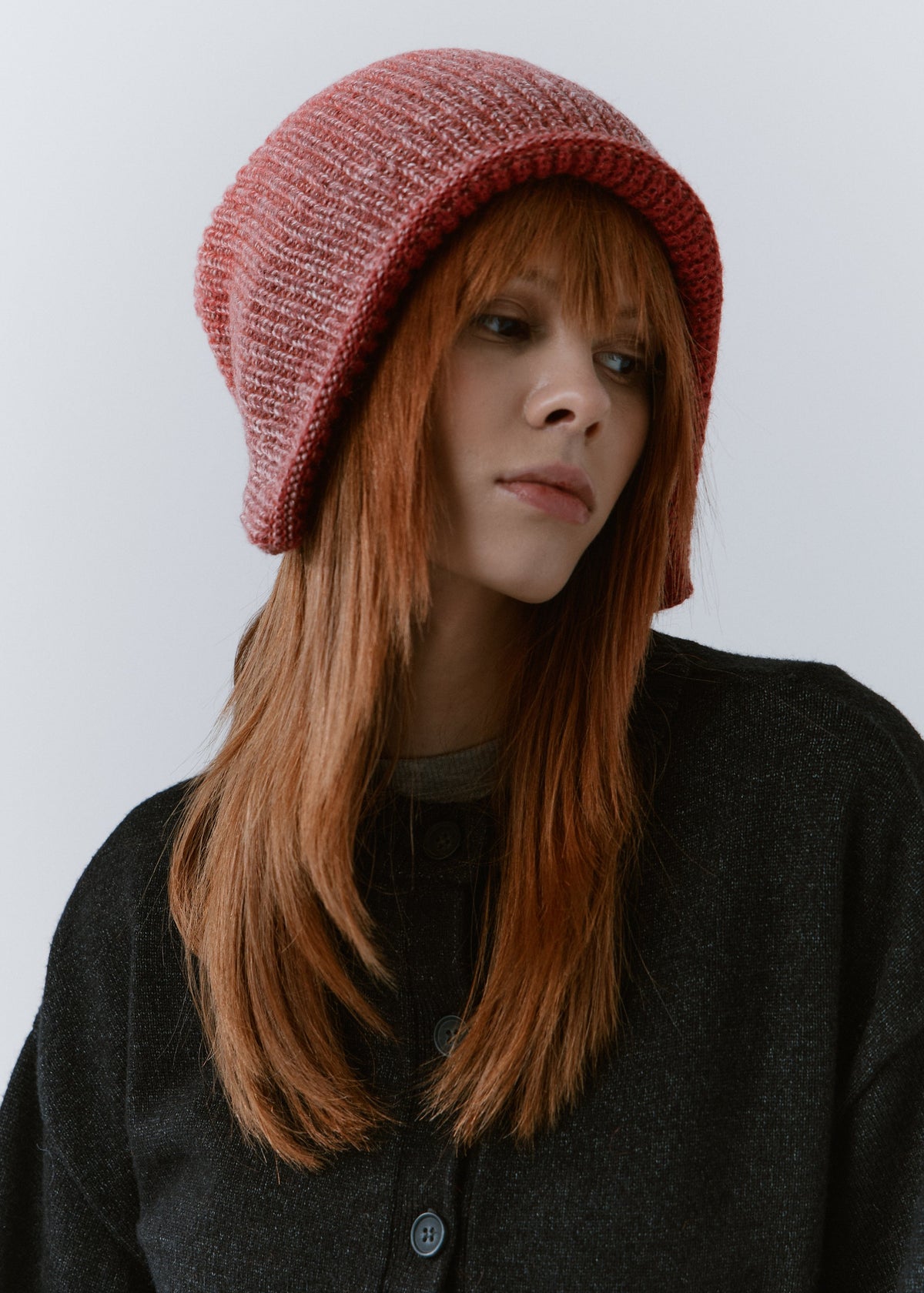 BRIKOLY Lisse Cherry reversible ribbed knit beanie worn by a model in a front view.