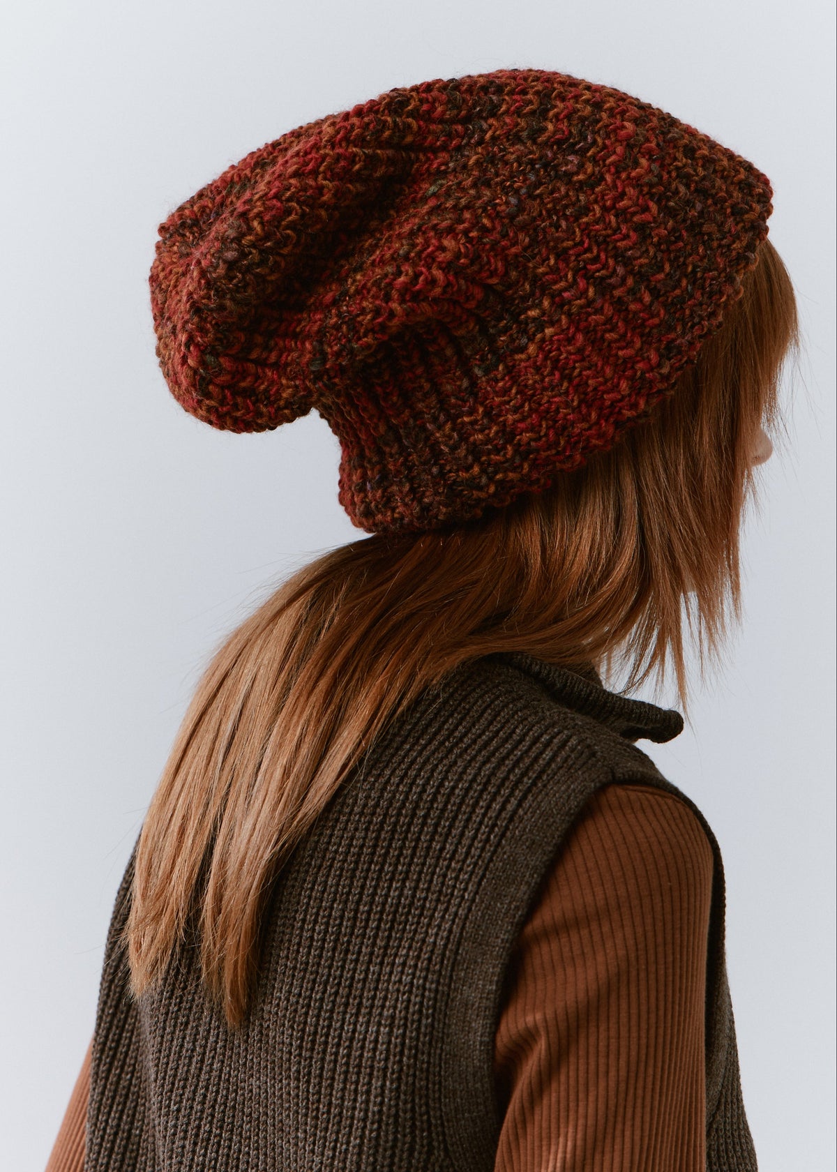 London Brown knit beanie: Back view of the knit silhouette