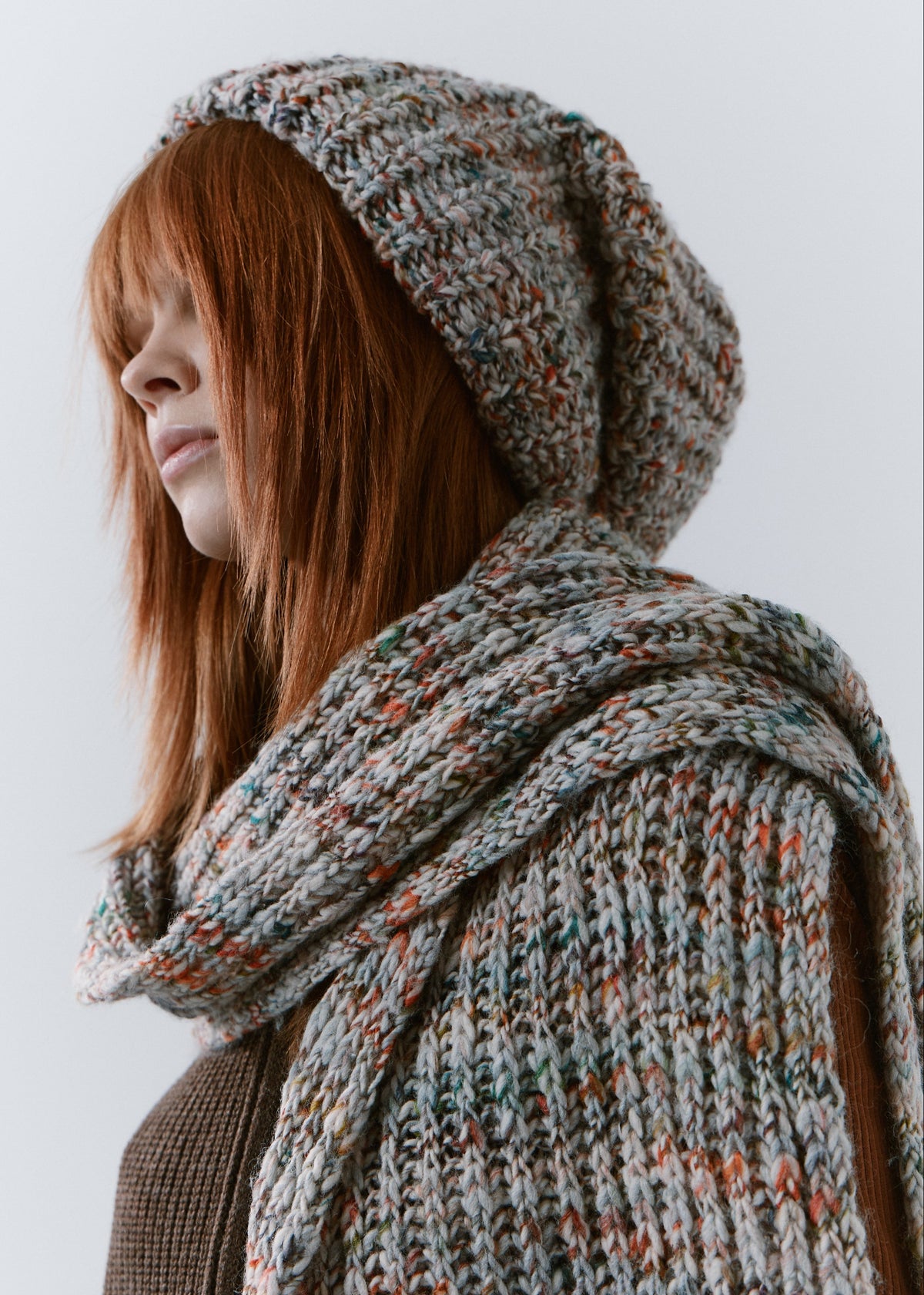 BRIKOLY FAN multicolor ribbed knit scarf draped over the shoulders in profile on a model.