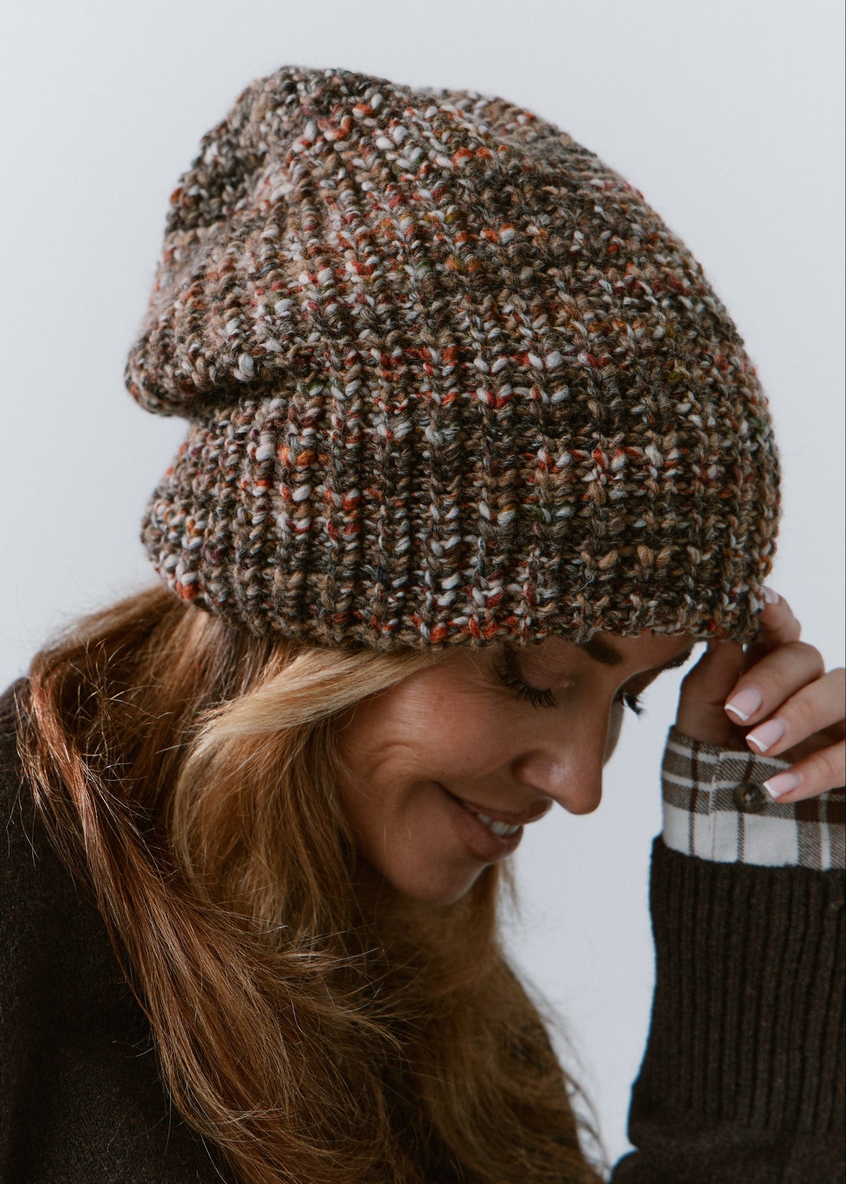London Multicolor knit beanie: Looking-down close-up