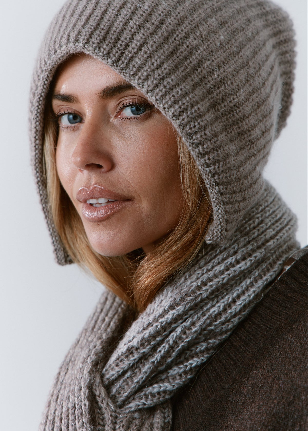 BRIKOLY Lisse Gray ribbed knit scarf shown close up around a model's neck.