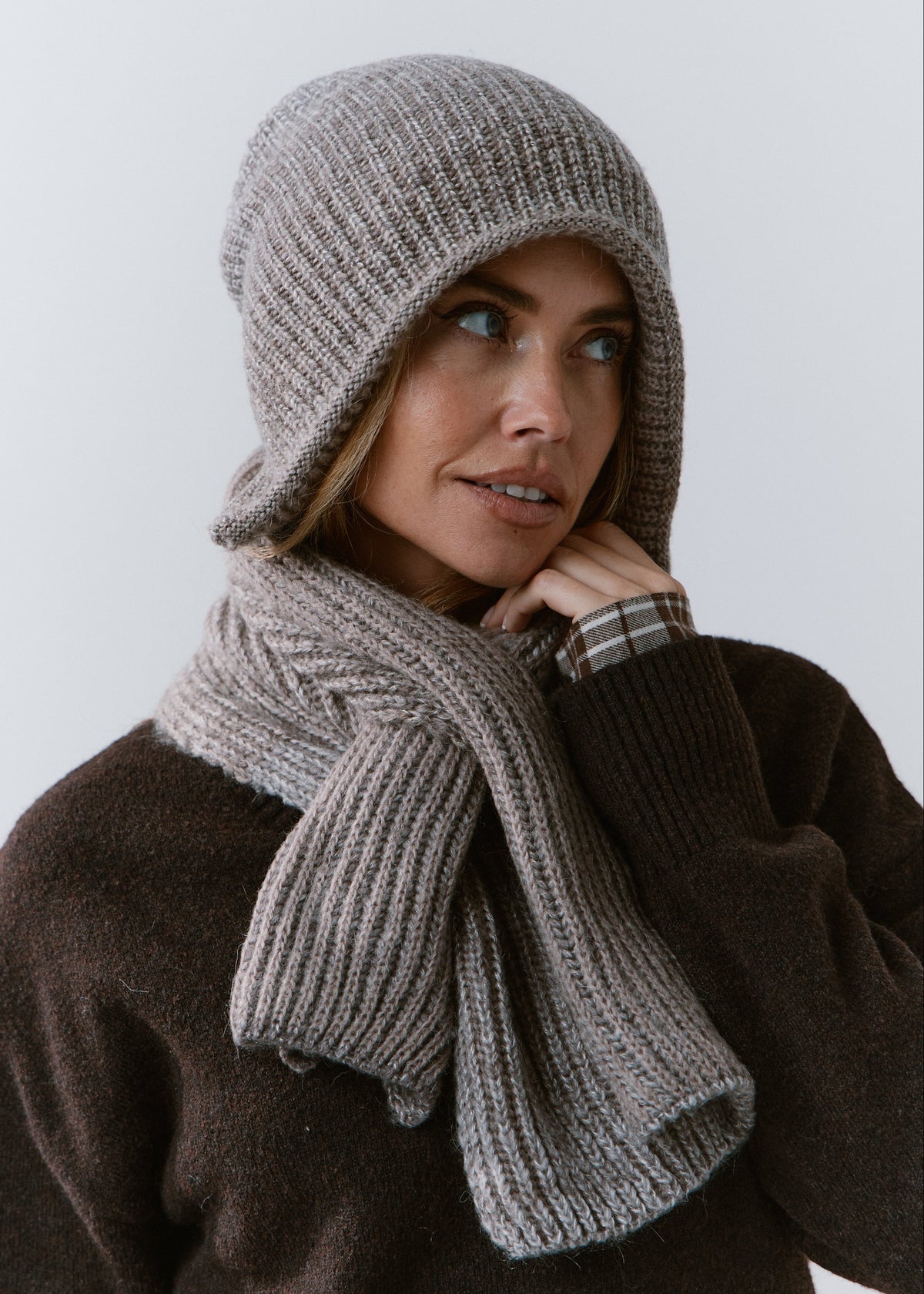 BRIKOLY Lisse Gray reversible ribbed knit beanie worn by a model with a matching scarf secured around her neck.