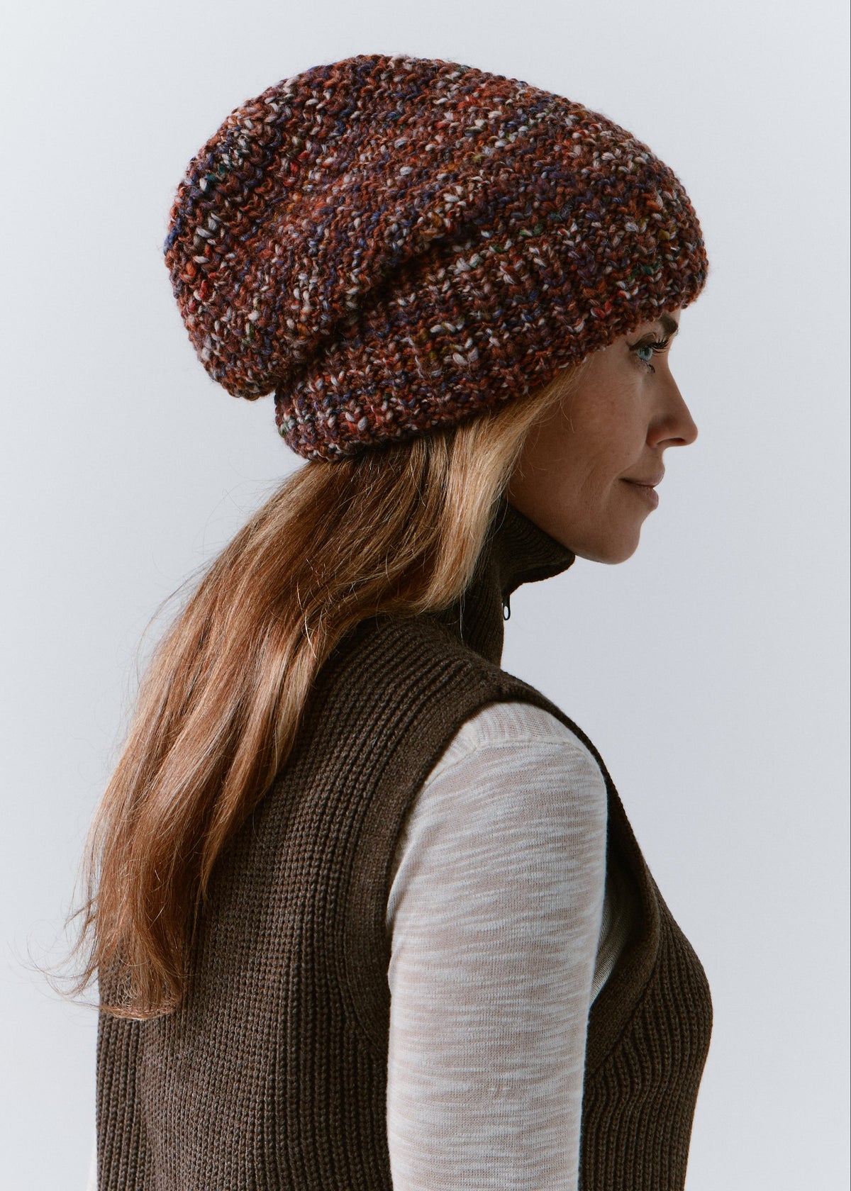 London Eggplant knit beanie: Side profile of the relaxed crown