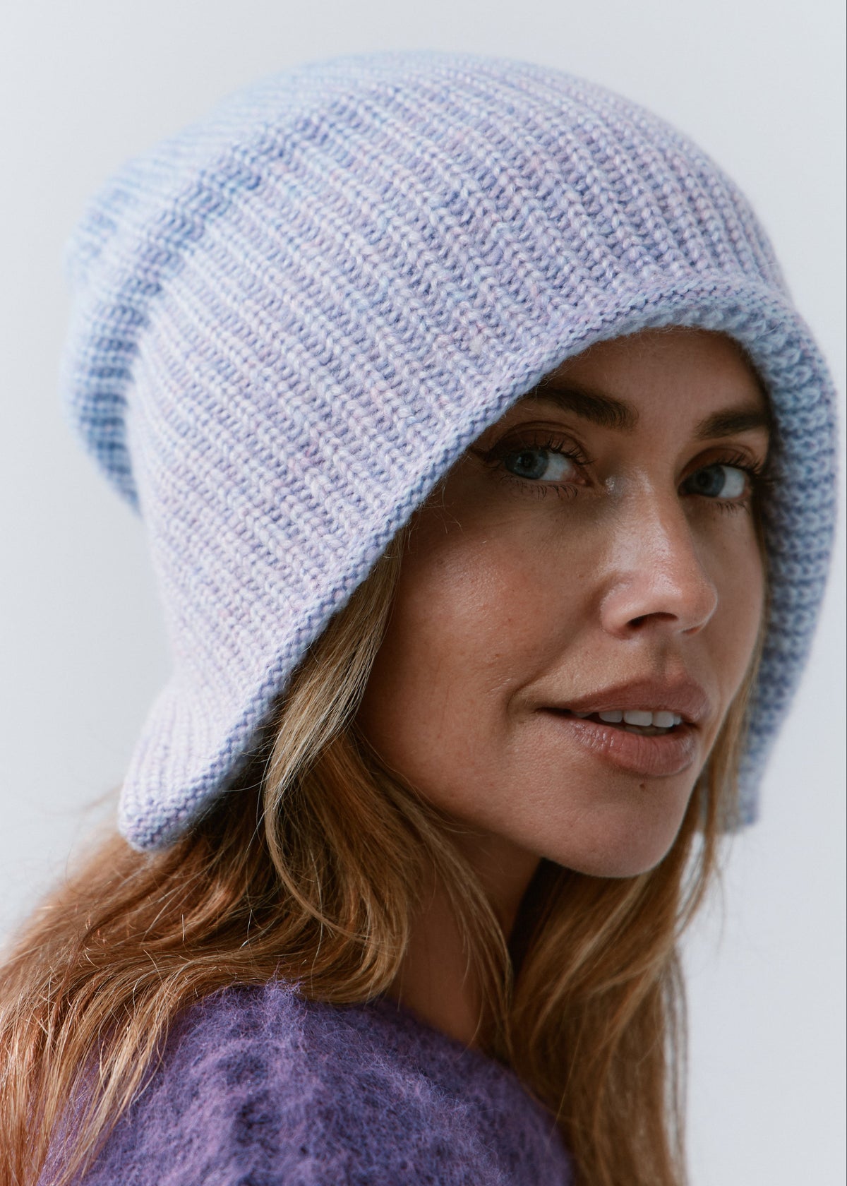 BRIKOLY Lisse Pink reversible knit beanie in pale blue and lilac tones, shown close up to reveal the pale blue and lilac ribbed knit.