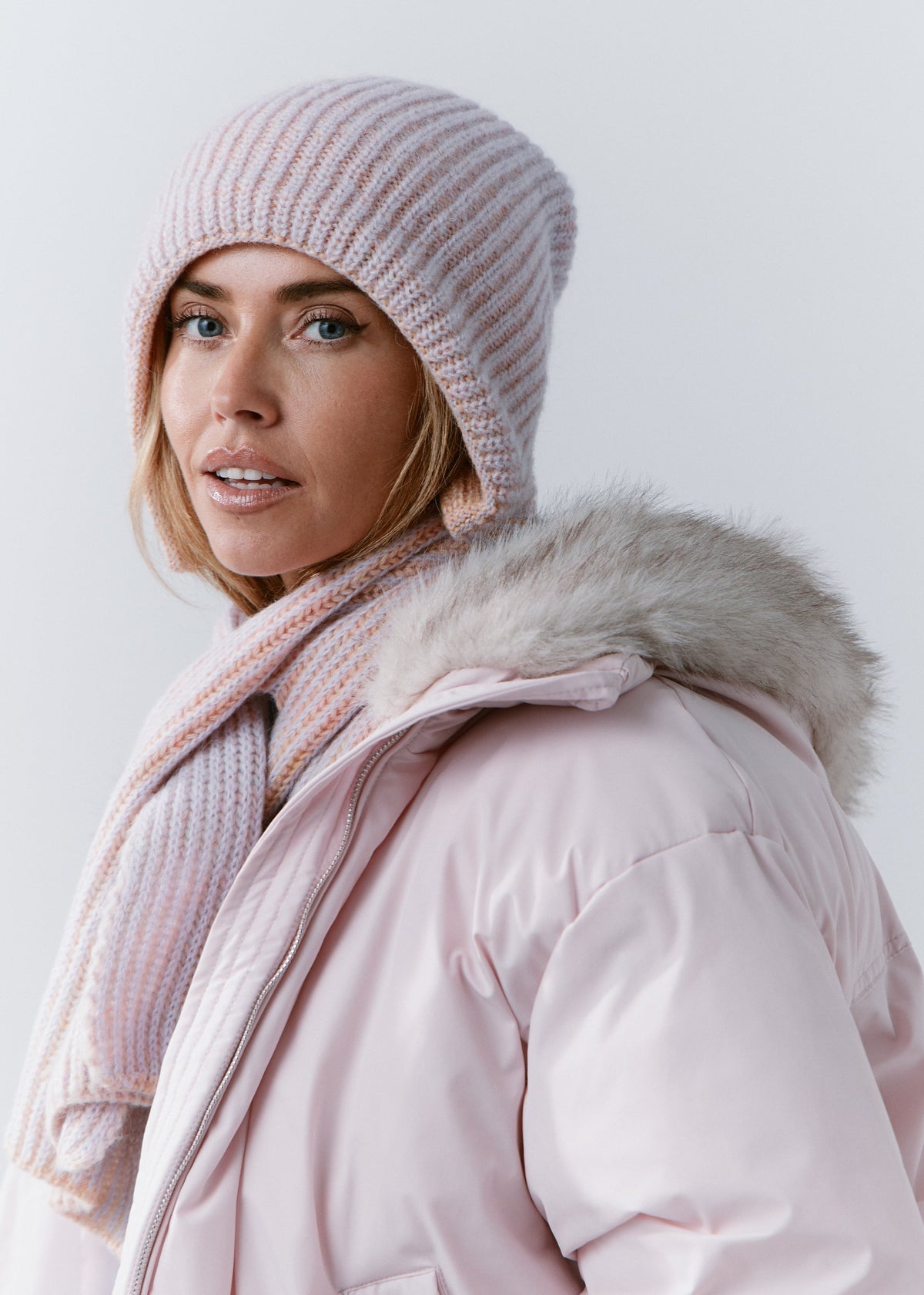 BRIKOLY Lisse Unicorn pale multicolor ribbed knit scarf wrapped around a model's neck in a three-quarter view.
