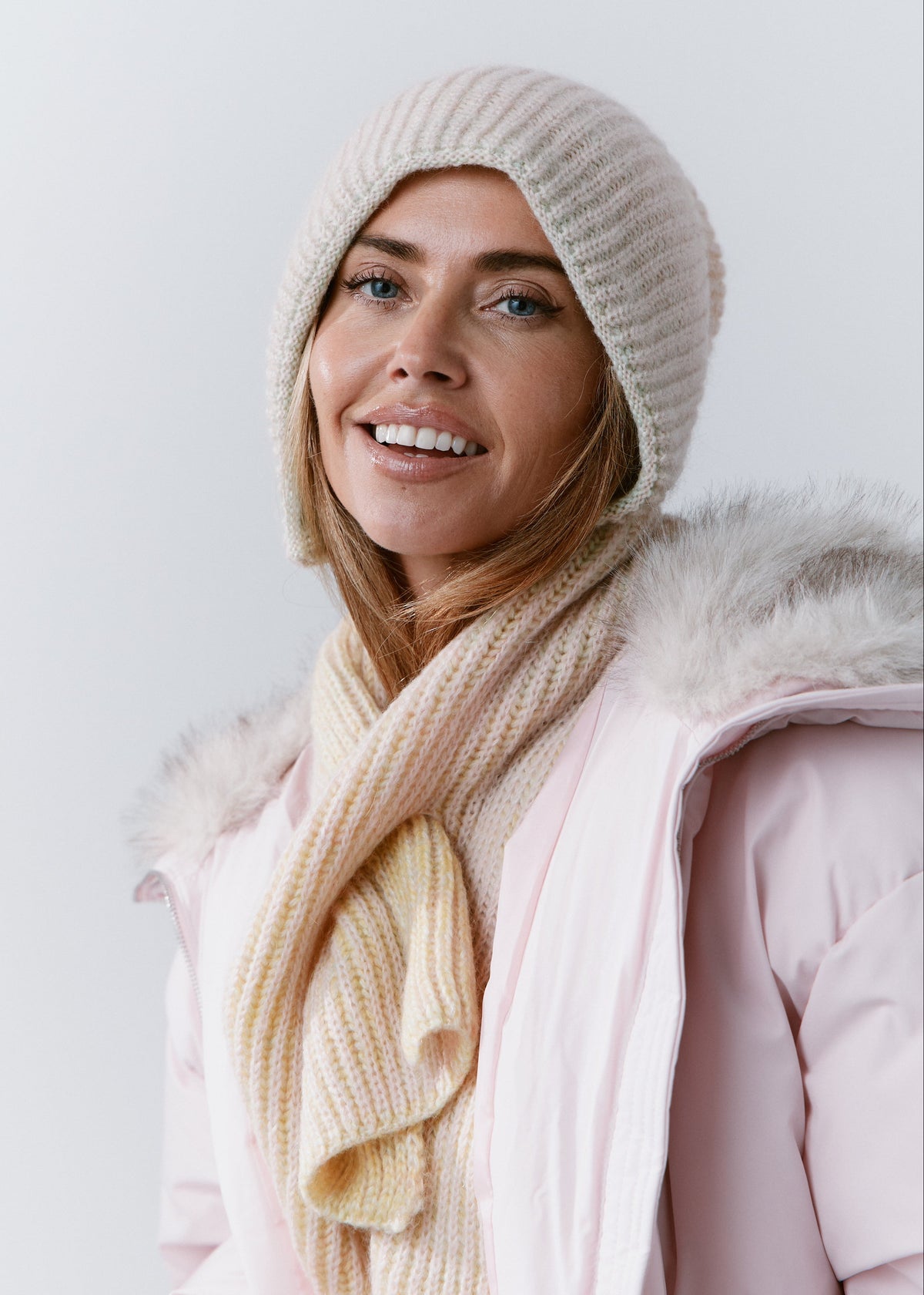 BRIKOLY Lisse Multicolor pale ribbed knit scarf shown in profile on a smiling model.