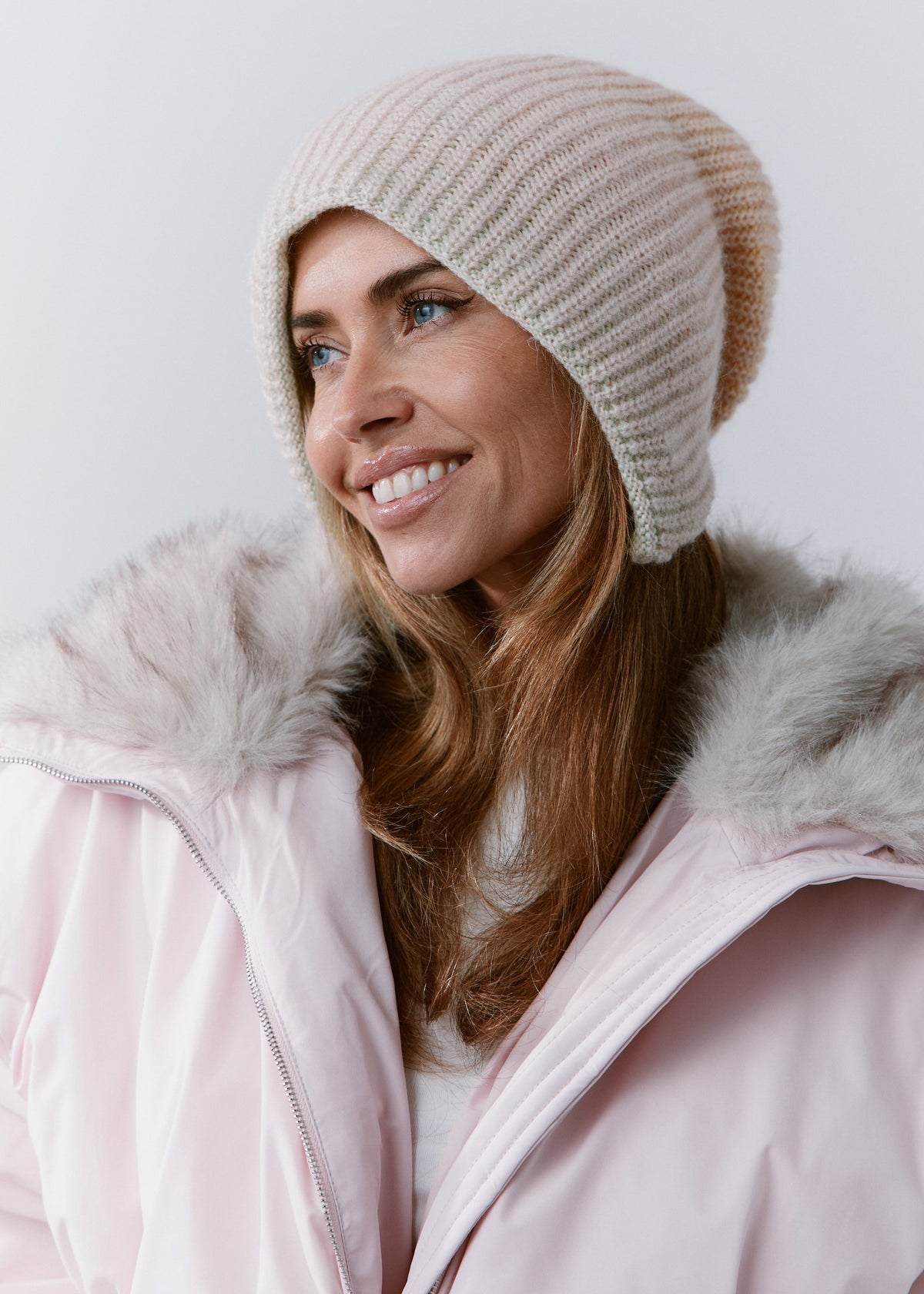 BRIKOLY Lisse Multi reversible ribbed knit beanie shown in profile on a smiling model.