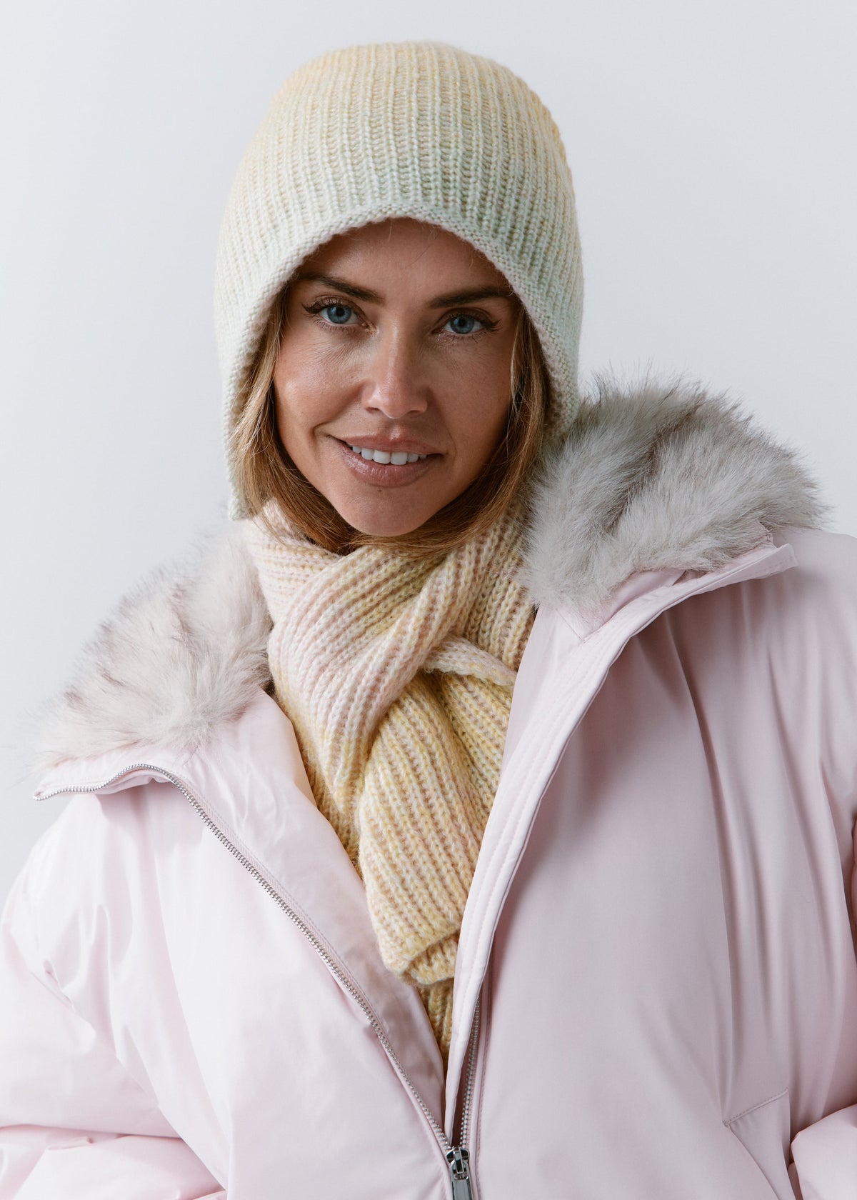 BRIKOLY Lisse Multicolor pale ribbed knit scarf worn by a model in a front view with a matching beanie.