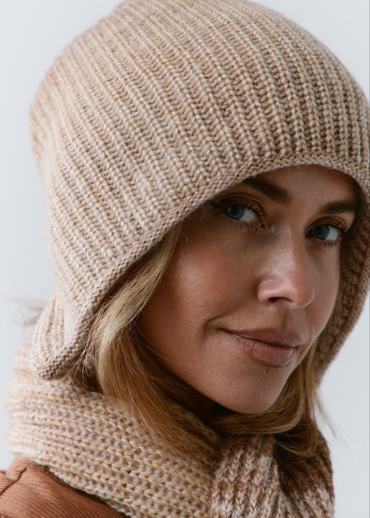 BRIKOLY Lisse Brown reversible ribbed knit beanie shown close up to reveal its beige-brown ribbed knit.