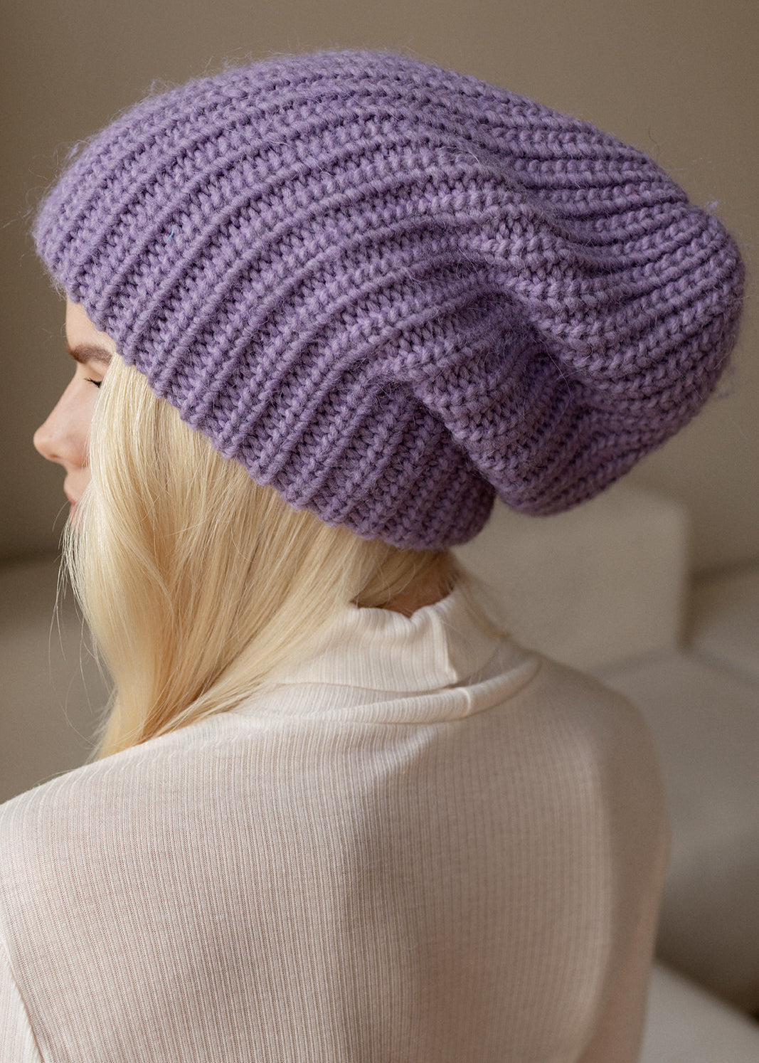 Oversized Lilac double-layer wool hat: Rear three-quarter close-up of the oversized crown