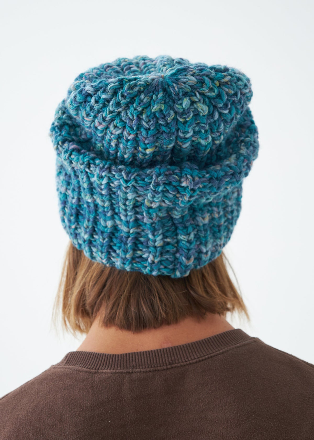 Oversized Tiffany double-layer wool hat: Rear close-up of the slouchy crown