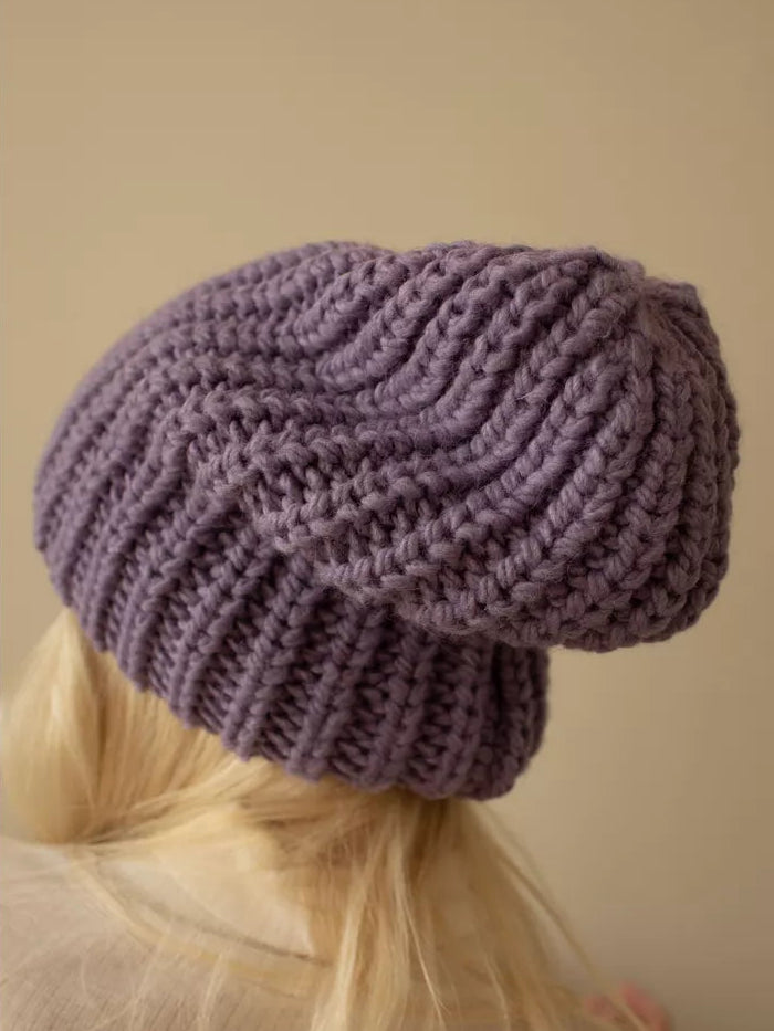 Oversized Lilac double-layer wool hat: Back close-up of the gathered knit crown