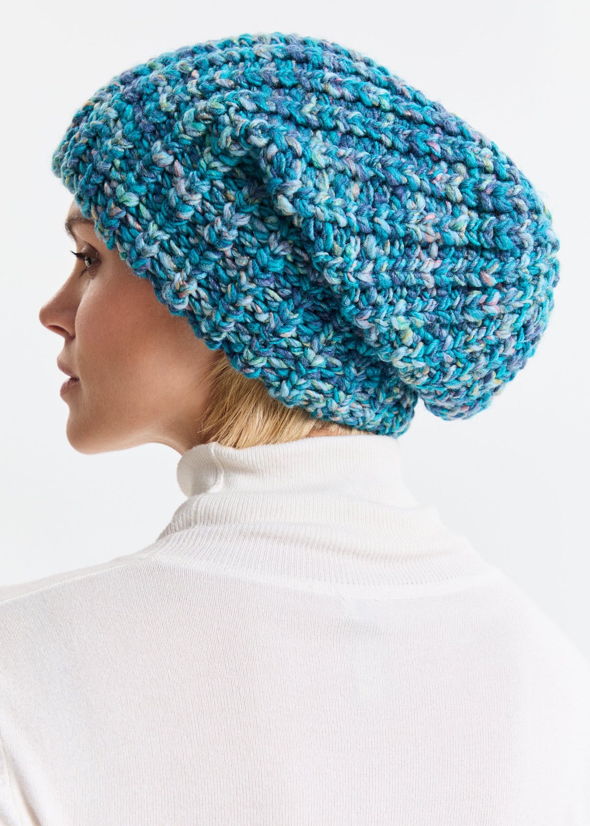 Oversized Tiffany double-layer wool hat: Side close-up of the blue knit
