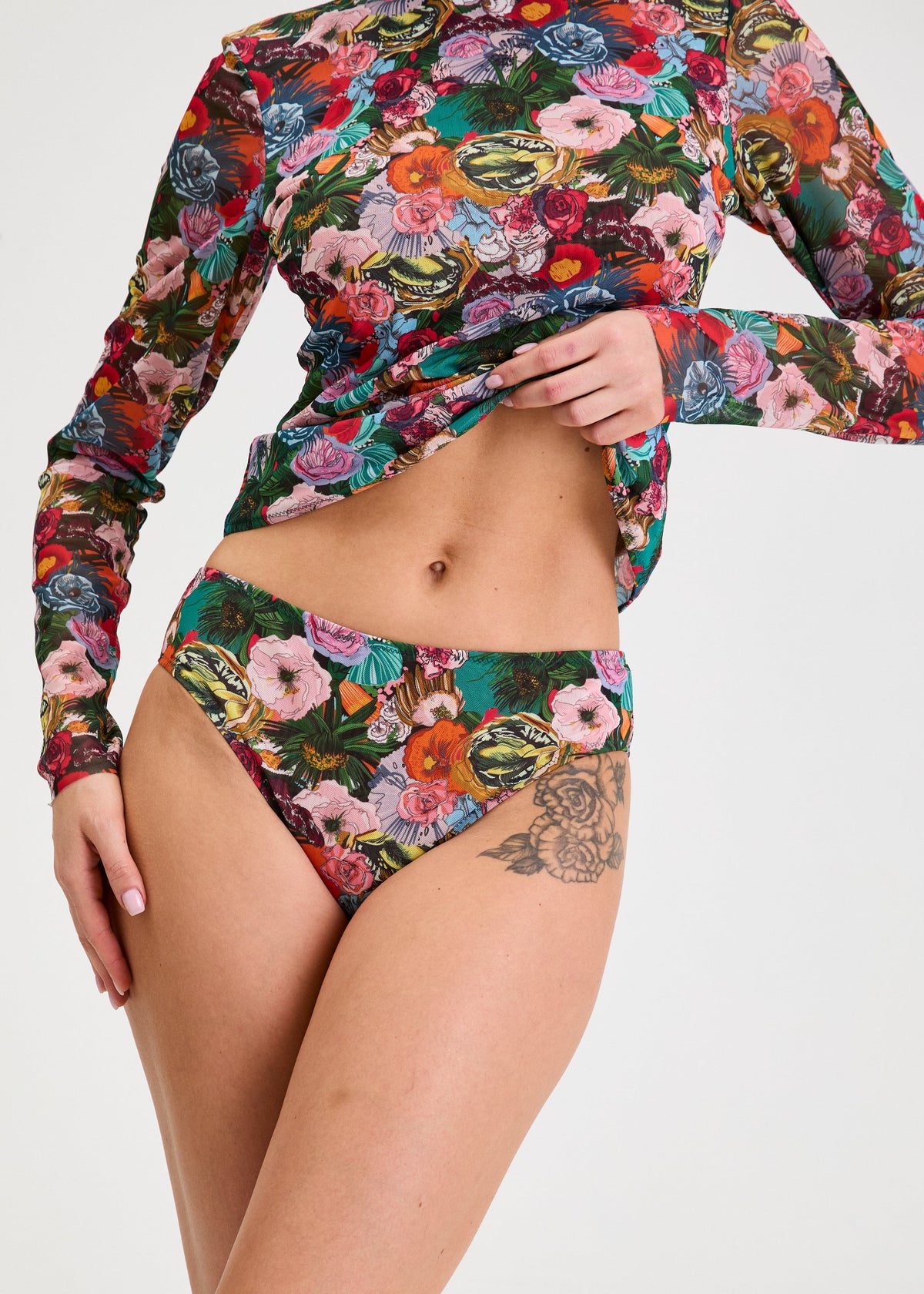 Garden Swimsuit – Exclusive Swimwear for Even, Healthy Tan with Sun Protection (на проверку) - BRIKOLY