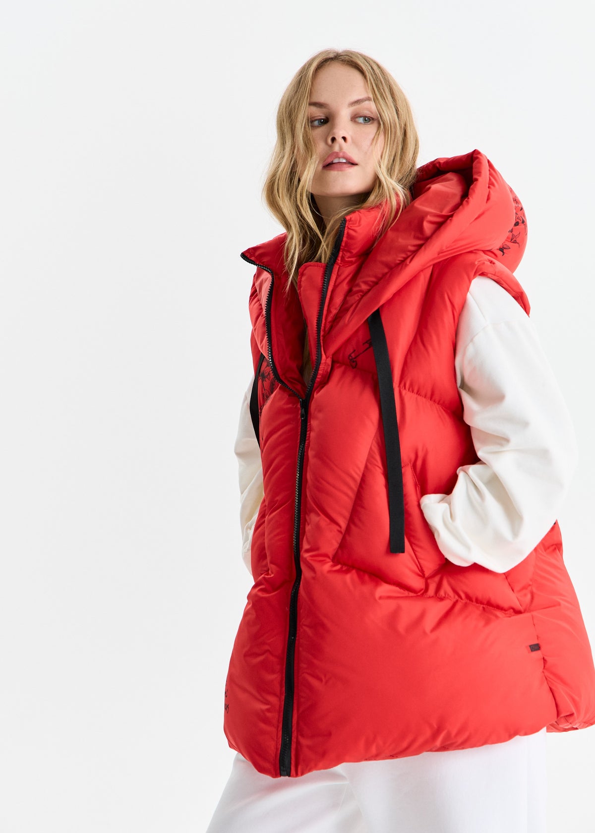 Red Accent Women’s Hooded Vest - BRIKOLY