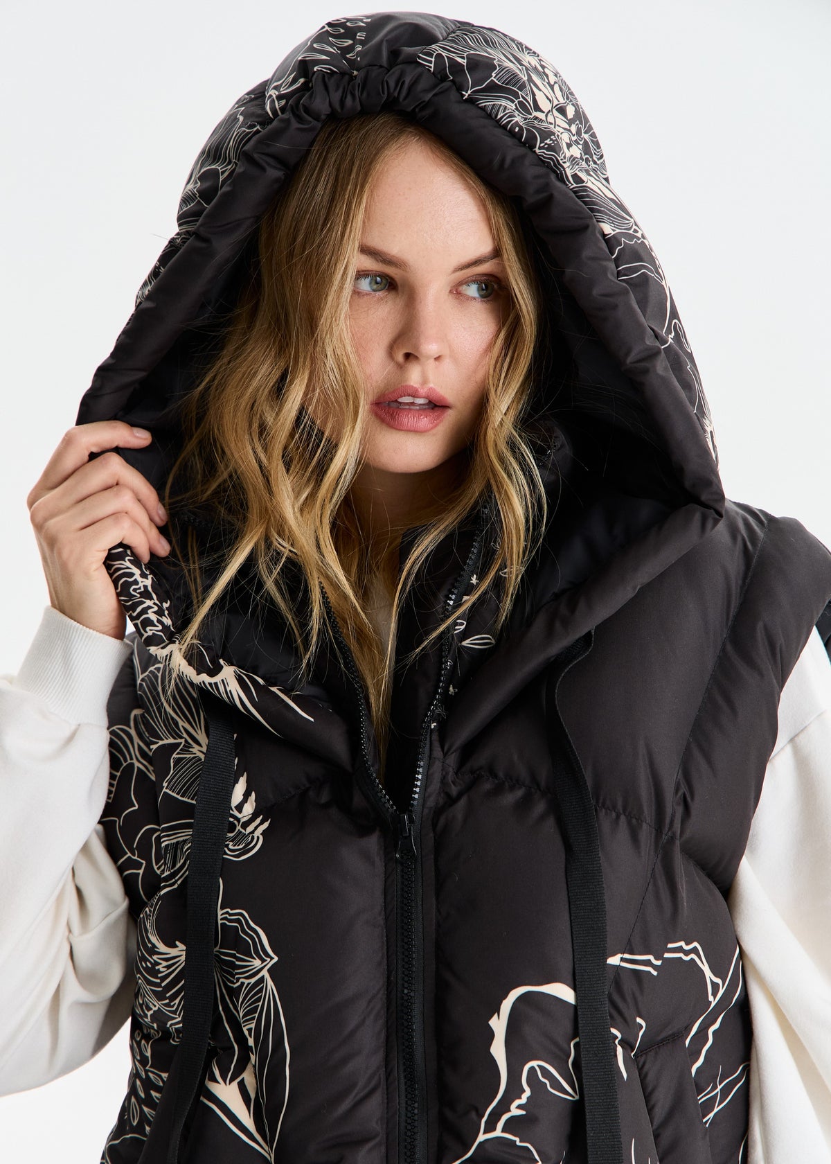 Aster Design Women’s Hooded Vest - BRIKOLY