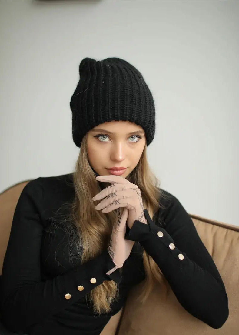 Oversized Black double-layer wool hat: Seated front portrait