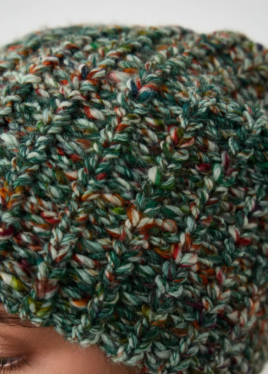 Oversized Green & Orange double-layer wool hat: Close-up of green yarn with orange flecks