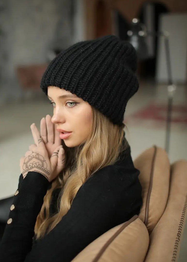 Oversized Black double-layer wool hat: Seated three-quarter portrait