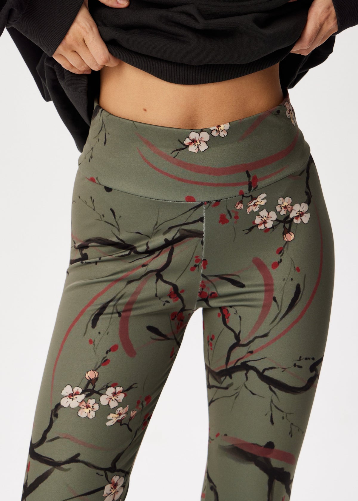 Sakura Tattoo Print Winter Leggings – Cozy, Bold & Stylish