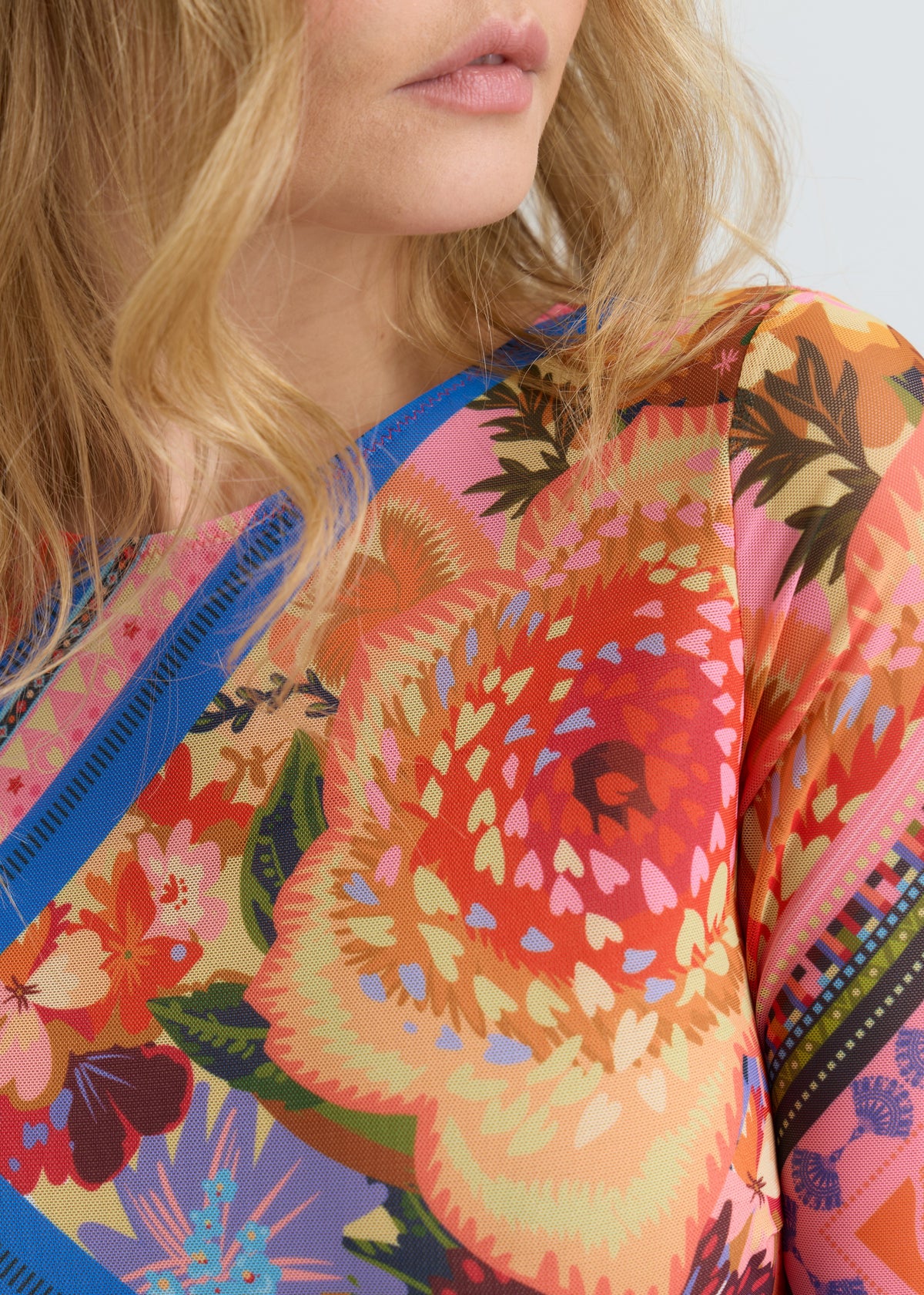 Shawl Tattoo Swimsuit with SPF 50 – Stylish Swimwear for Women