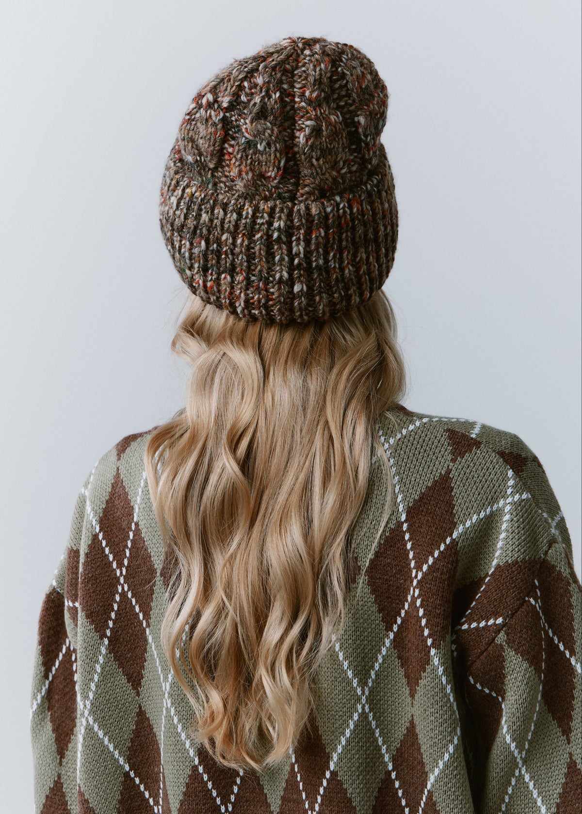 Tokyo Multicolor cable knit wool beanie: Back view of the cable knit crown