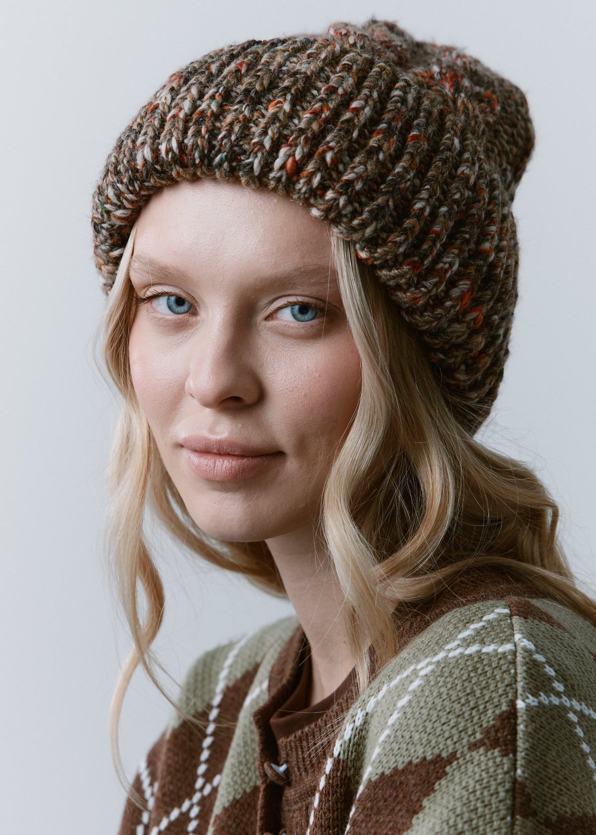 Tokyo Multicolor cable knit wool beanie: Three-quarter close-up showing the multicolor yarn