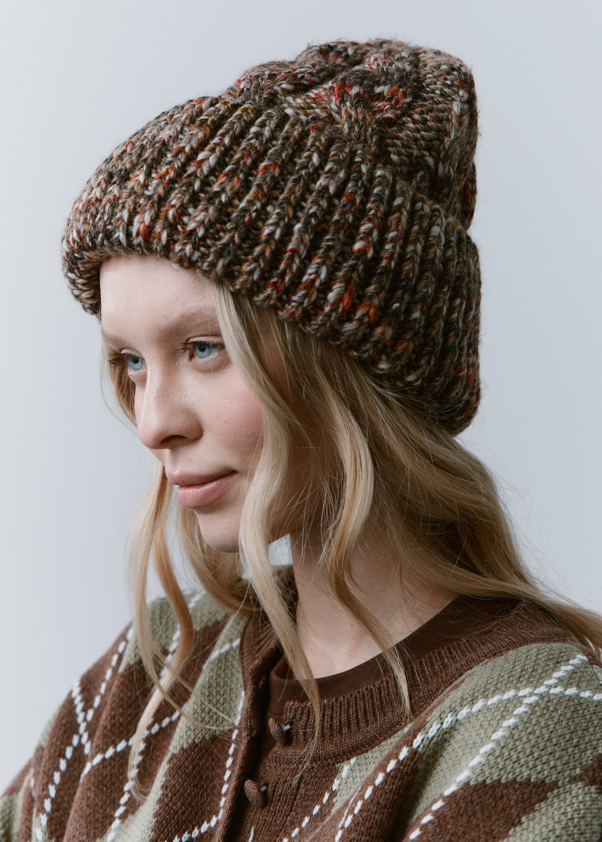 Tokyo Multicolor cable knit wool beanie: Side portrait showing the folded cuff