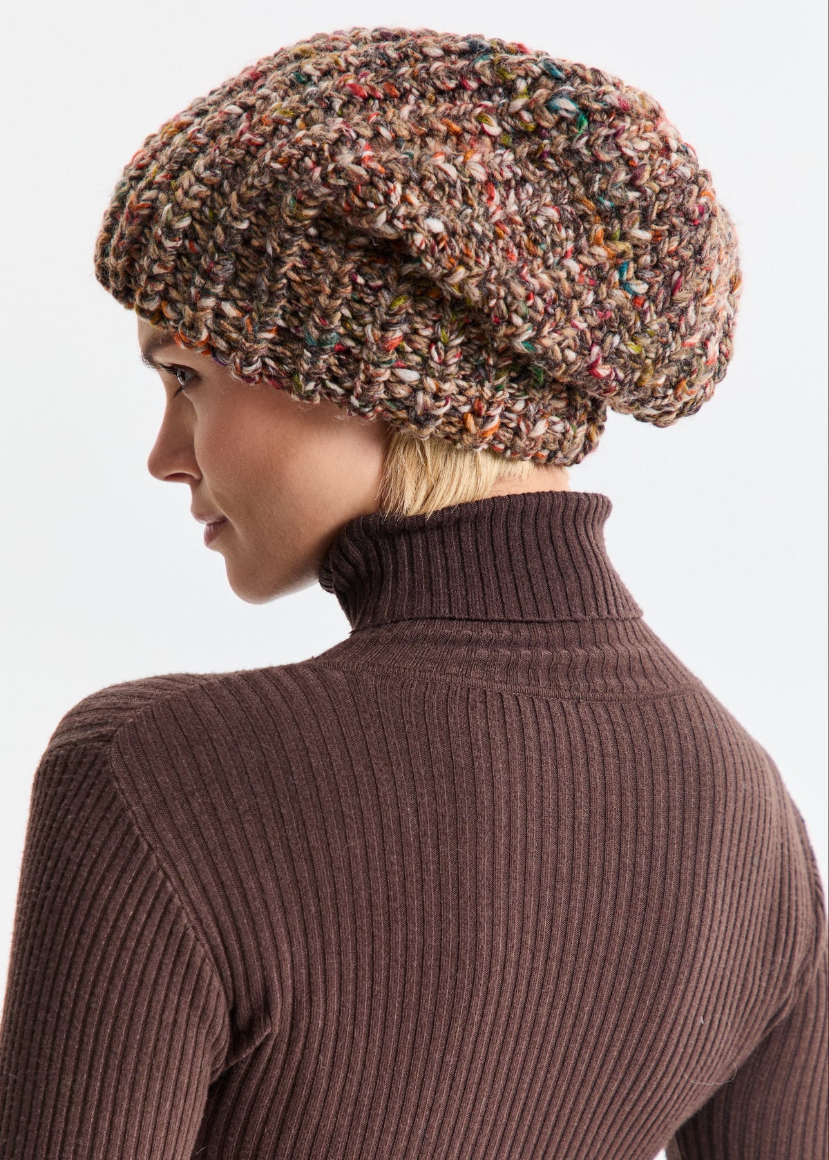 Oversized Multicolor double-layer wool hat: Rear three-quarter view of the relaxed crown